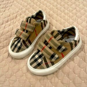 Burberry toddler boy shoes size 23